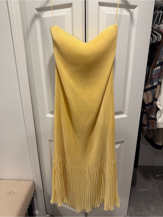 Abercrombie & Fitch Dresses & Skirts - Abercrombie & Fitch Yellow Strapless Pleated Dress